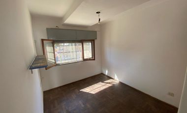 VENTA CASA 4 AMB MORON PATIO COCHERA LUMINOSA