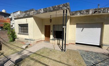 VENTA CASA 4 AMB MORON PATIO COCHERA LUMINOSA