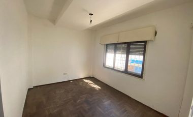 VENTA CASA 4 AMB MORON PATIO COCHERA LUMINOSA