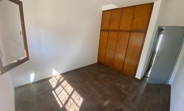 VENTA CASA 4 AMB MORON PATIO COCHERA LUMINOSA