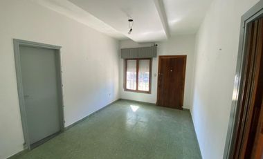 VENTA CASA 4 AMB MORON PATIO COCHERA LUMINOSA