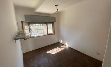 VENTA CASA 4 AMB MORON PATIO COCHERA LUMINOSA