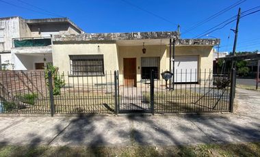VENTA CASA 4 AMB MORON PATIO COCHERA LUMINOSA
