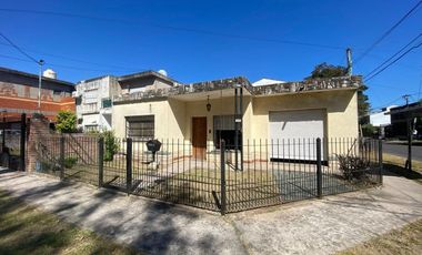 VENTA CASA 4 AMB MORON PATIO COCHERA LUMINOSA