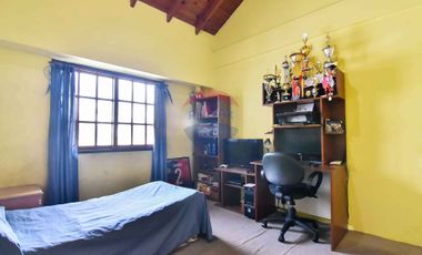Casa en venta B°Naon acepta permuta deptos en zona