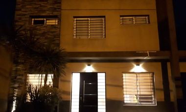 VENTA CASA 4 AMB CON PATIO Y PILETA, DON BOSCO