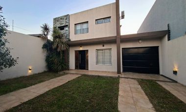 VENTA CASA 4 AMB CON PATIO Y PILETA, DON BOSCO