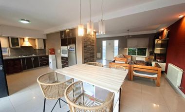 VENTA CASA 4 AMB CON PATIO Y PILETA, DON BOSCO