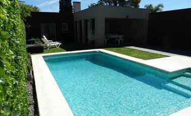 VENTA CASA 4 AMB CON PATIO Y PILETA, DON BOSCO