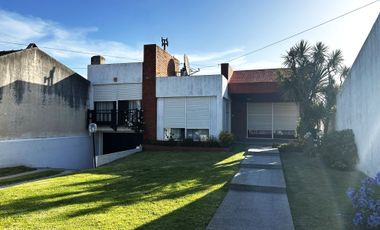 VENTA CASA 4 AMBIENTE calle 39 entre 6 y 8 Miramar