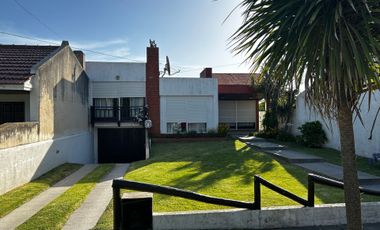 VENTA CASA 4 AMBIENTE calle 39 entre 6 y 8 Miramar