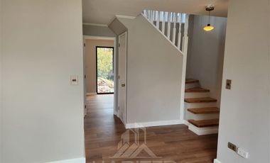 Casa en Arriendo en COD38929 Pasaje Cerrado con acceso controlado en Lomas de Mirasur