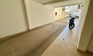 VENTA PH 2 AMBIENTES CON COCHERA EN MORON CENTR0