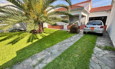 Casa en Venta en Lomas de Zamora JARDIN y COCHERA