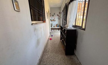 Casa en Venta en Lomas de Zamora JARDIN y COCHERA