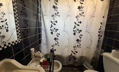 Casa en Venta en Lomas de Zamora JARDIN y COCHERA