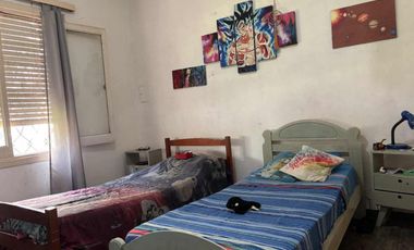 Casa en Venta en Lomas de Zamora JARDIN y COCHERA