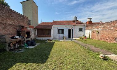 Casa en Venta en Lomas de Zamora JARDIN y COCHERA