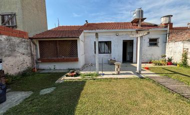 Casa en Venta en Lomas de Zamora JARDIN y COCHERA