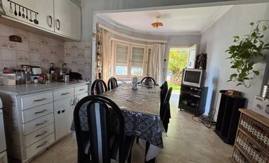 Casa en Venta en Lomas de Zamora JARDIN y COCHERA