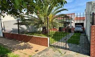 Casa en Venta en Lomas de Zamora JARDIN y COCHERA