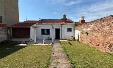 Casa en Venta en Lomas de Zamora JARDIN y COCHERA