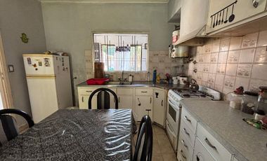 Casa en Venta en Lomas de Zamora JARDIN y COCHERA