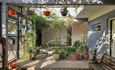 VENTA CASA 6 AMBIENTES  PONTEVEDRA CON COCHERA