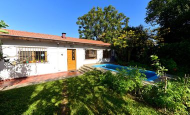 VENTA CASA 4 AMBIENTES C/ PILETA EN MORENO PERMUTA