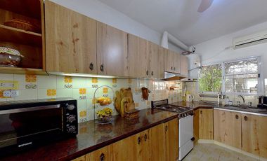 VENTA CASA 4 AMBIENTES C/ PILETA EN MORENO PERMUTA