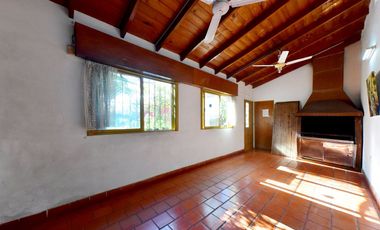 VENTA CASA 4 AMBIENTES C/ PILETA EN MORENO PERMUTA