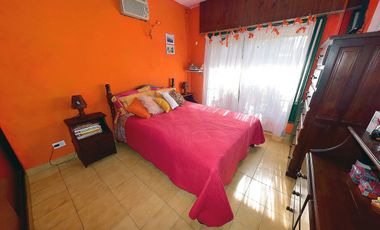 VENTA CASA 4 AMBIENTES C/ PILETA EN MORENO PERMUTA