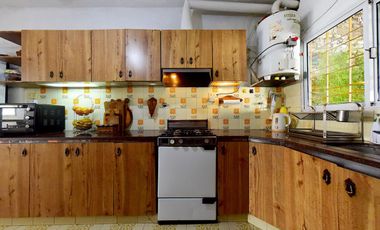 VENTA CASA 4 AMBIENTES C/ PILETA EN MORENO PERMUTA