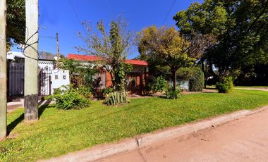 VENTA CASA 4 AMBIENTES C/ PILETA EN MORENO PERMUTA