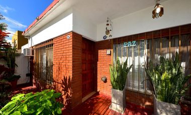 VENTA CASA 4 AMBIENTES C/ PILETA EN MORENO PERMUTA