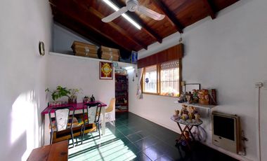 VENTA CASA 4 AMBIENTES C/ PILETA EN MORENO PERMUTA