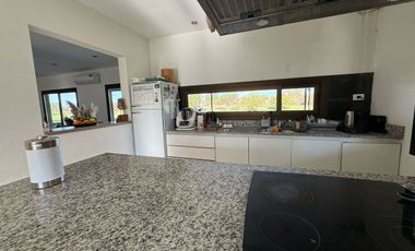 VENTA CASA 4 AMB PILETA EN LA PRIMAVERA GOLF LUJAN