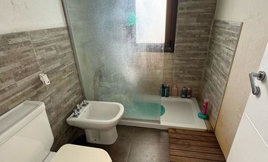 VENTA CASA 4 AMB PILETA EN LA PRIMAVERA GOLF LUJAN
