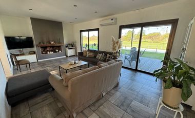 VENTA CASA 4 AMB PILETA EN LA PRIMAVERA GOLF LUJAN