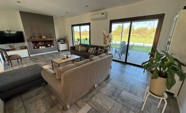 VENTA CASA 4 AMB PILETA EN LA PRIMAVERA GOLF LUJAN