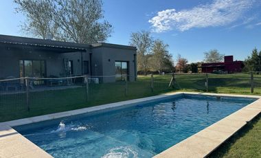 VENTA CASA 4 AMB PILETA EN LA PRIMAVERA GOLF LUJAN