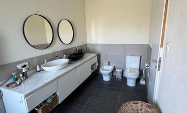 VENTA CASA 4 AMB PILETA EN LA PRIMAVERA GOLF LUJAN