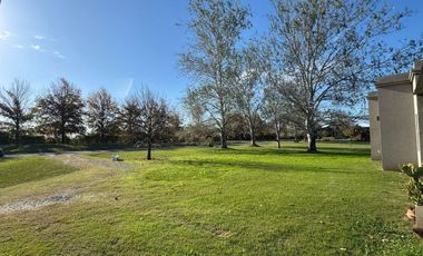 VENTA CASA 4 AMB PILETA EN LA PRIMAVERA GOLF LUJAN