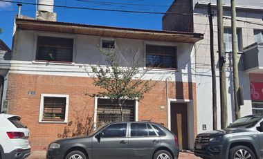 VENTA  PH FTE. 4 AMBTES. Y DPTO 3 AMB.APTO 2 FLIAS