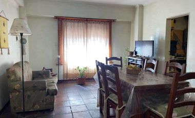VENTA  PH FTE. 4 AMBTES. Y DPTO 3 AMB.APTO 2 FLIAS