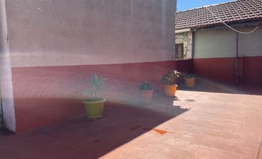 VENTA  PH FTE. 4 AMBTES. Y DPTO 3 AMB.APTO 2 FLIAS