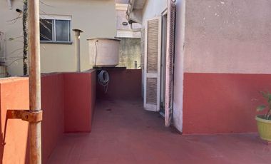VENTA  PH FTE. 4 AMBTES. Y DPTO 3 AMB.APTO 2 FLIAS
