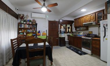 VENTA CASA EN BLOCK 5AMB.PATIO.TERRAZA.COCHERA!