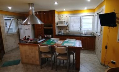 VENTA CASA BERAZATEGUI 4 AMB COCHERA PILETA JARDIN