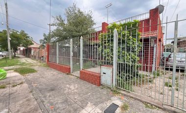 VENTA CASA LANUS PATIO Y TERRAZA PROPIAS